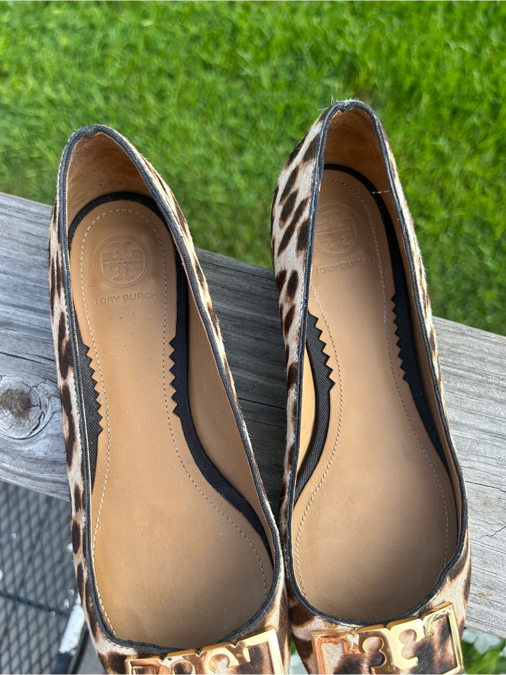 Tory Burch Leopard-Print Pointed Flats with Gold Logo Accent 6.5 Leather - Picture 8 of 9